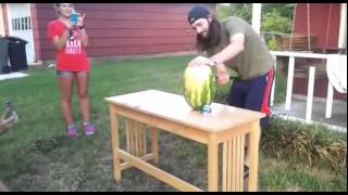 Cortando Melancia Com Uma Espada...