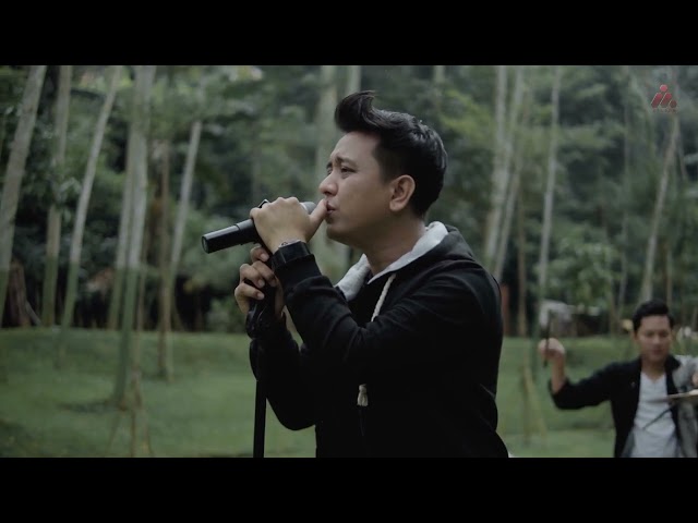 ILIR 7 - BATU LONCATAN  (OFFICIAL MUSIC VIDEO) class=