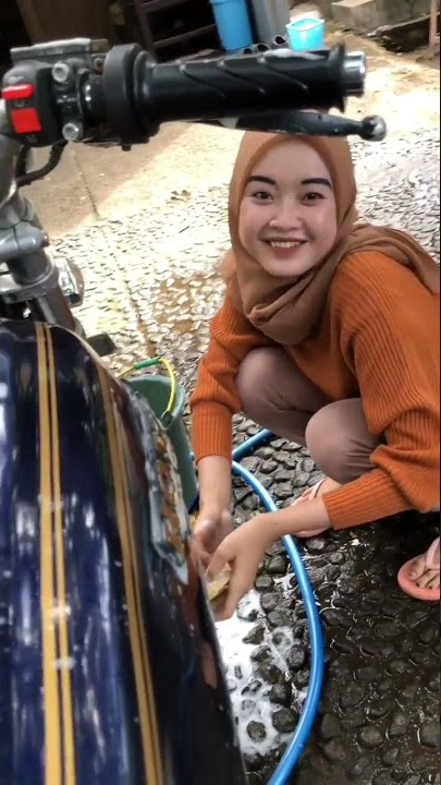 nyuci motor full modifikasi dengan cewek cantik