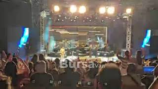 Emre Altuğ Bursa Festivali’nde geceyi büyüledi