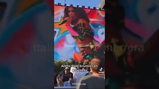 Anitta baila Envolver en Coachella