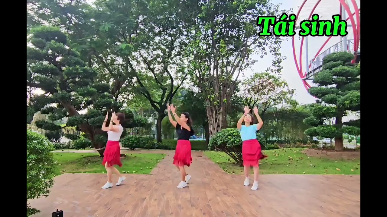 Chìm vào trong ánh mắt đắm đuối , em ngỡ mình như đang đôi mươi …🥰