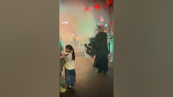 Cosplayer Tries to Scare Everyone… But Gets Scared Himself!