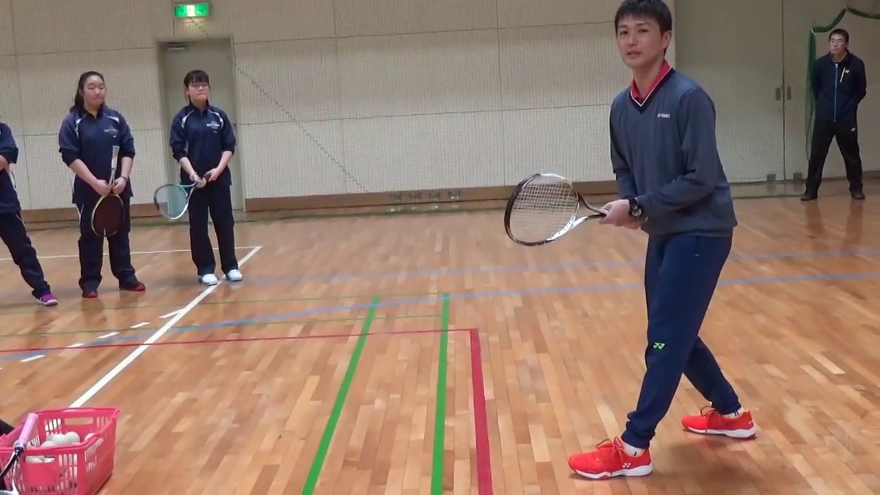 ソフトテニス講習会 鹿島鉄平選手 Yonex による基本的なフォアハンドストロークの説明 Youtube ソフトテニス講習会 鹿島鉄平選手 Yonex による基本的なフォアハンドストロークの説明 Youtube