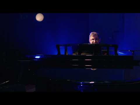 Michal Horák & Filharmonie Hradec Králové – Až mi bude pětašedesát (Live)