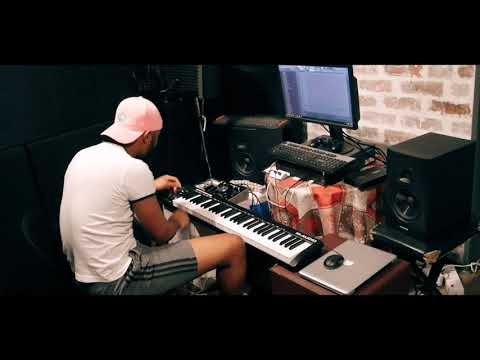 nhlonipho- 'Bawo' ft Samthing Soweto,Piano intro tutorial by Nhlonipho
