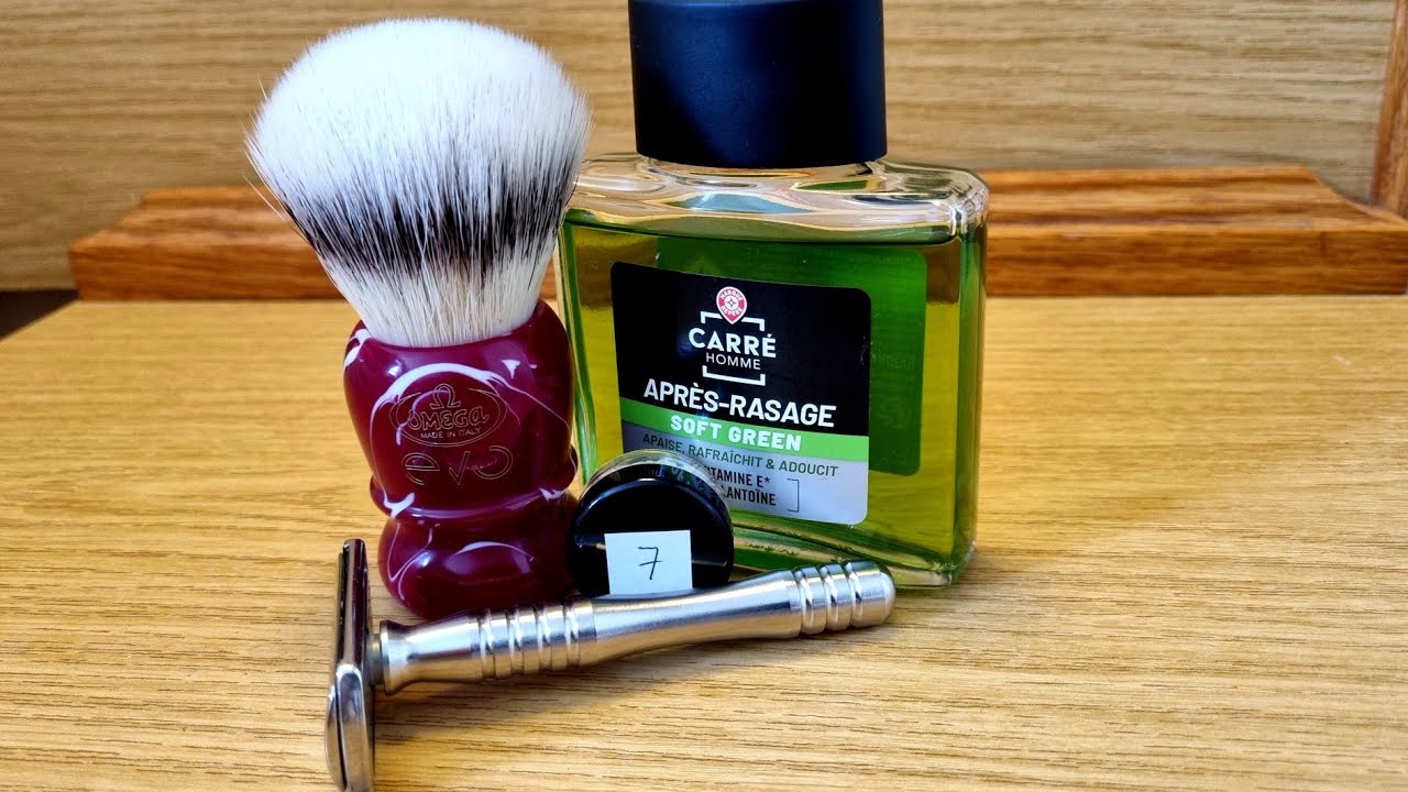 ⁣Razorine Flatboy. Master Soap Creations Grapefruit Zest. Omega Evo Cardinal Brush. Kai Blade.