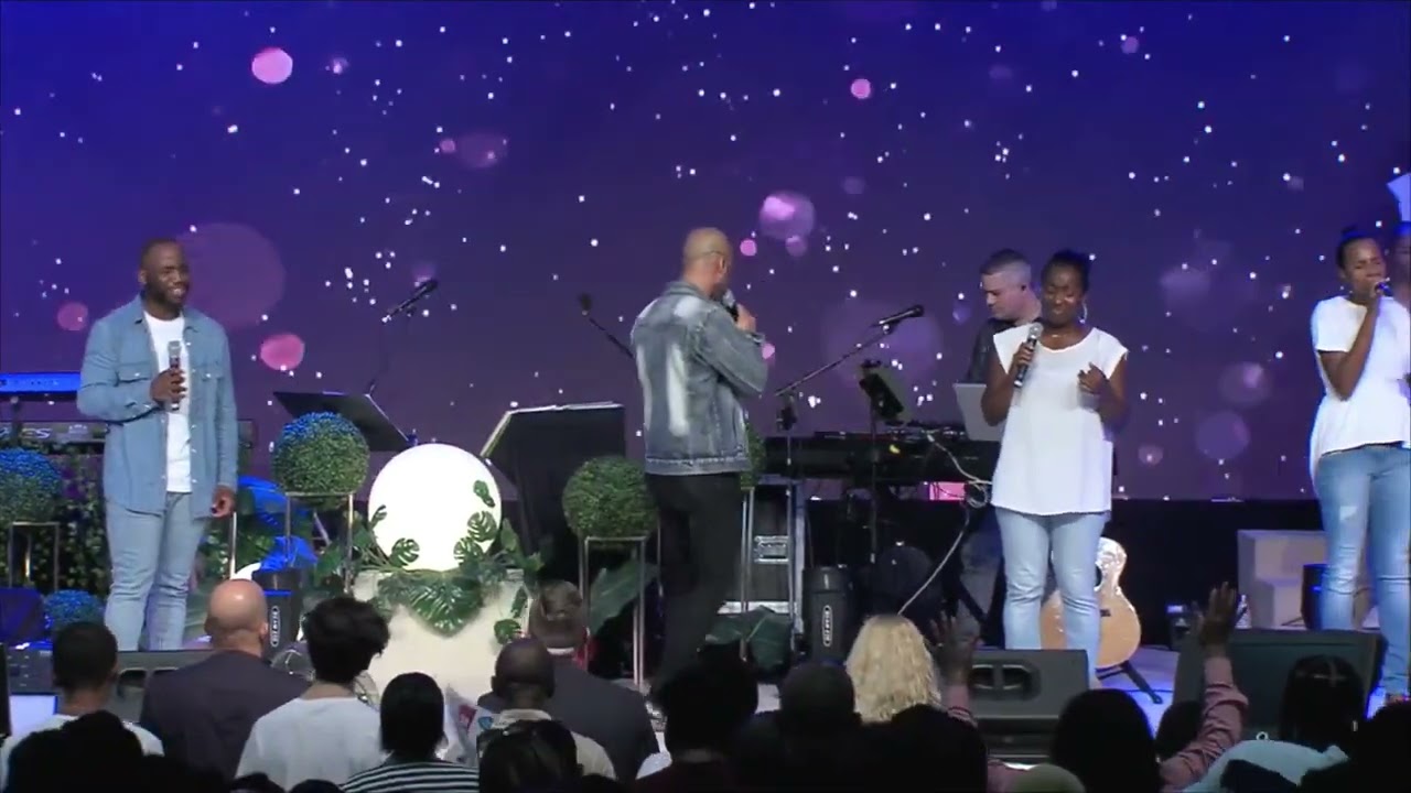 Sam Kenoly leading worship at Charisma Église Chrétienne in Paris, France (Sunday, July 24, 2022)
