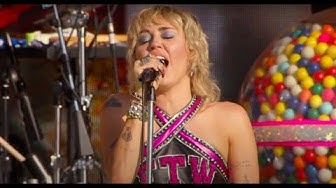 Miley Cyrus - Edge of Midnight (Live at the SuperBowl #TiktokTailgate)
