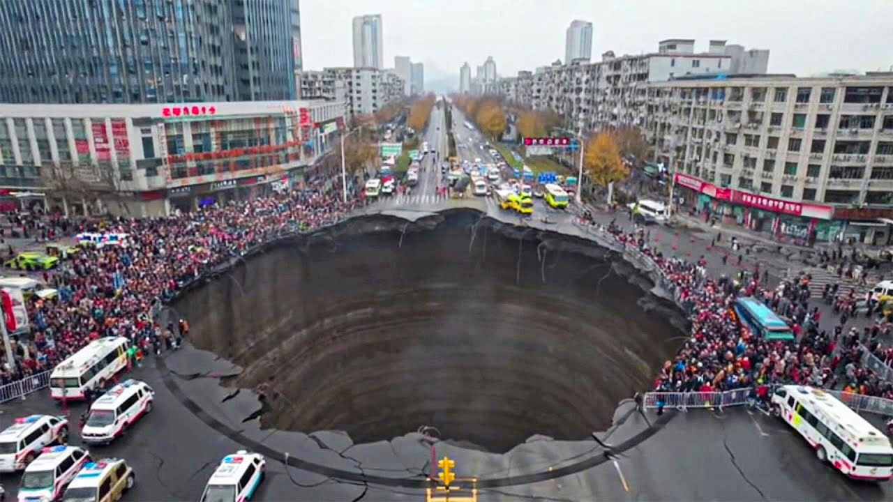 حفرة عملاقة في الصين تُصدم العلماء… ما كُشف في القاع لا يُصدَّق!