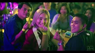 แอบเก็บความในใจไว้ภายในแว่นเรย์แบนสีดำ - TaitosmitH l The Moon Bar บางใหญ่