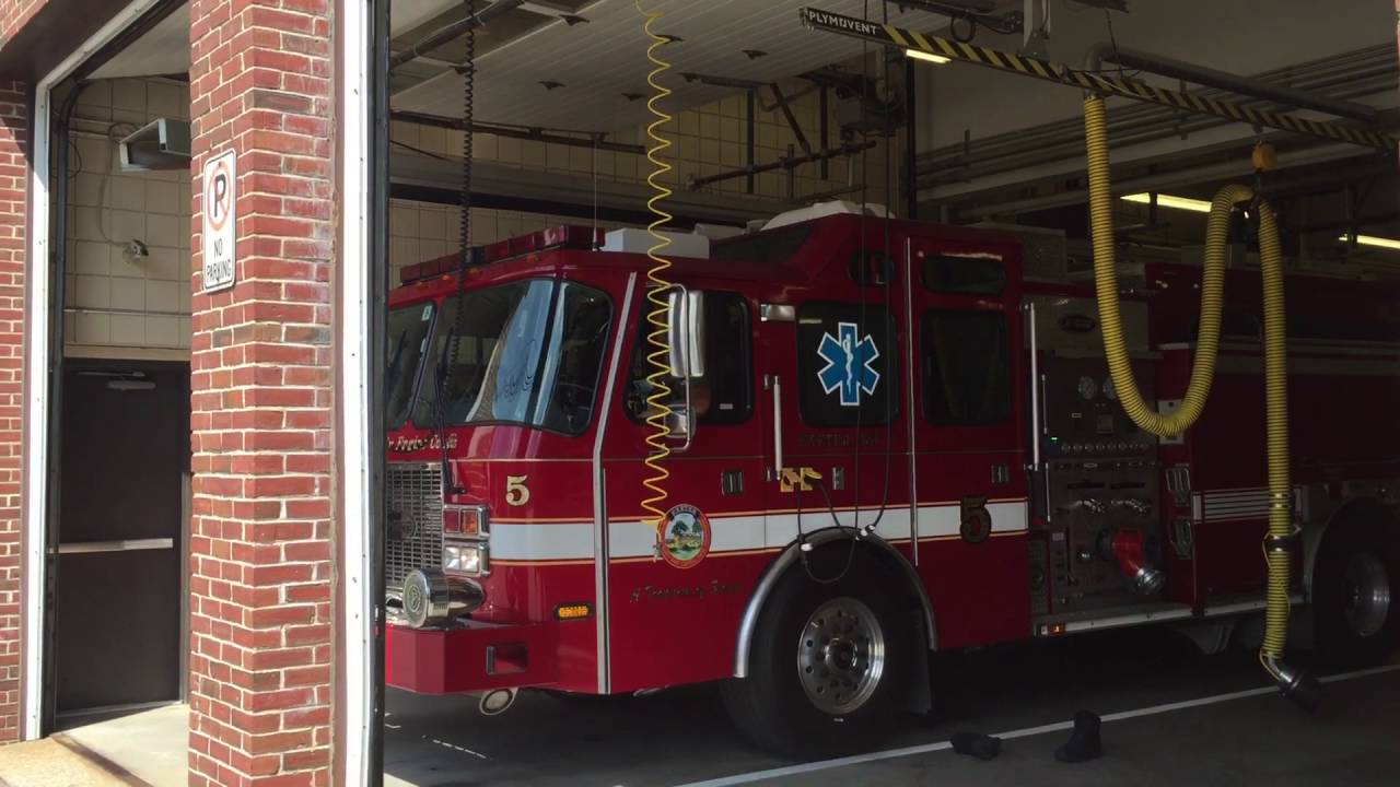 Exeter NH fire dept engine 5 responding to a road fire YouTube
