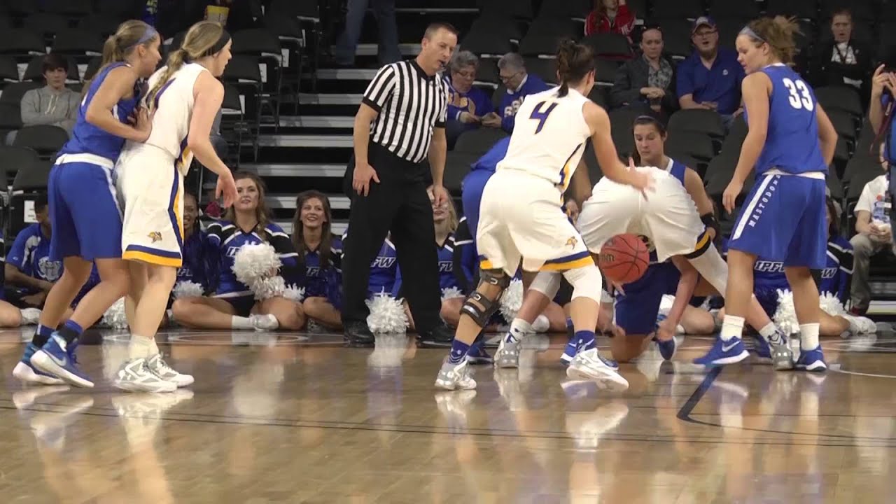 Clarissa Ober "long snap" pass, Guebert 3 pointer