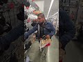 encontré El señor sancho comprando regalos 🎁