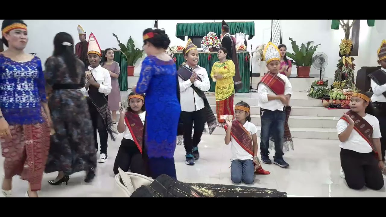 tortor sekolah minggu HKBP sukabumi..dalam rangka Pesta gotilon