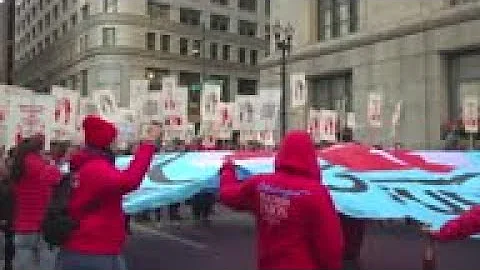 Chicago teachers rally ahead of strike deadline
