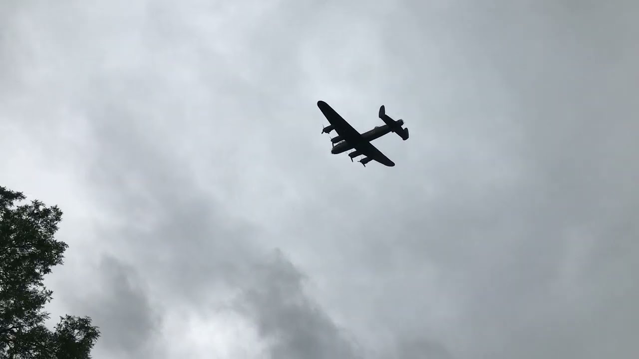 Lancaster Bomber Flybys 💣 