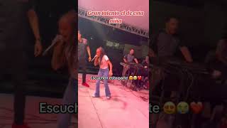 Niña Cantando Junto A Shadow Blow