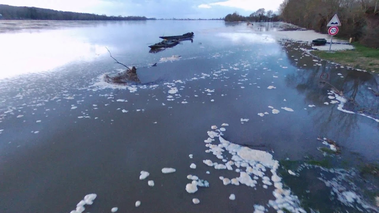 Port Mathurin Inondation Inondation de la Loire Port St Maur - YouTube