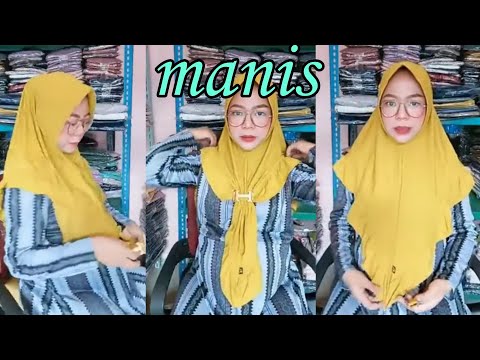 Bunda Nisa jualan jilbab