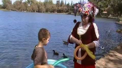 How to Make a Balloon Jester Hat