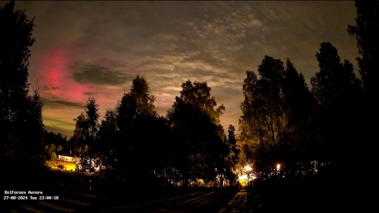 Time Lapse of a beautiful Aurora borealis or Northern lights on the 27 ...