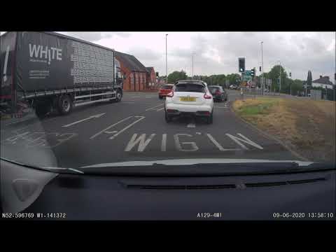 Driving lessons Leicester turning right Pork pie from Stonesby Avenue to City Centre
