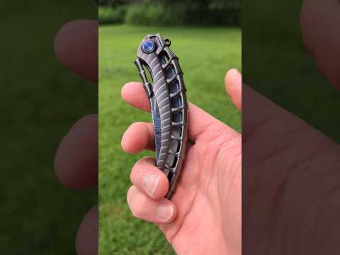 Look, there's an Alien...knife