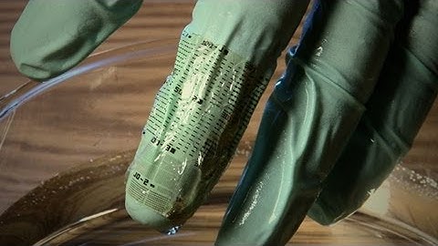 Easy-On, Easy-Off Nanowire Electronics