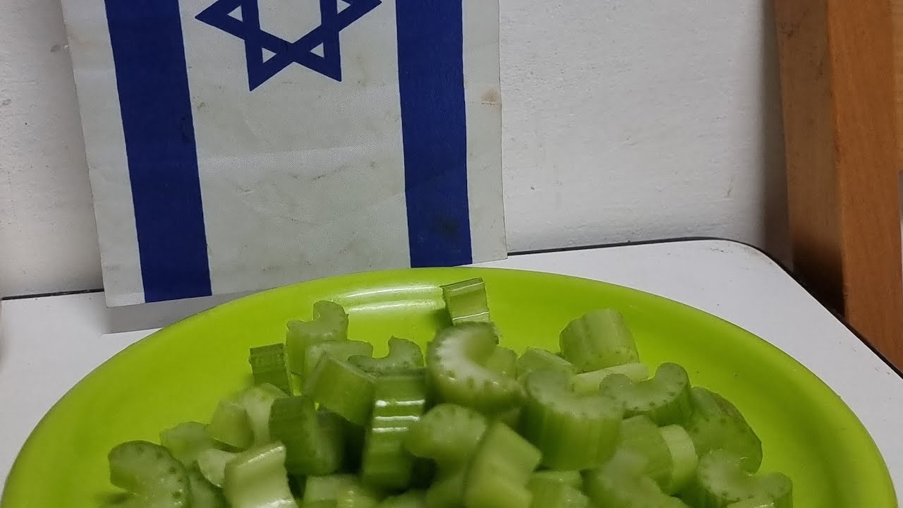 Ms.ISRAEL Vlogs בשידור חי!Cutting celery for soup 