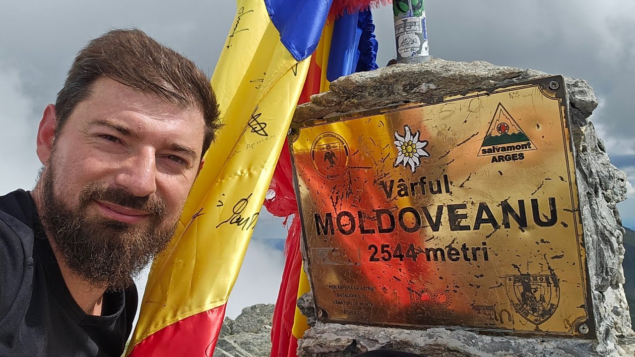 Am urcat pe Vf. Moldoveanu pe cel mai greu și frumos traseu. M-am întâlnit cu Klaus Iohannis pe drum