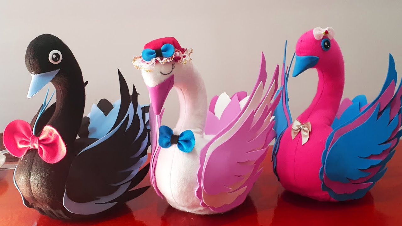 Peso de porta de cisne com fuxico para ganhar dinheiro.