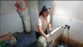 Prank Pocong ~ Ngintip Tante Di Kamar Mandi, Auto Gagal Fokus😂😋