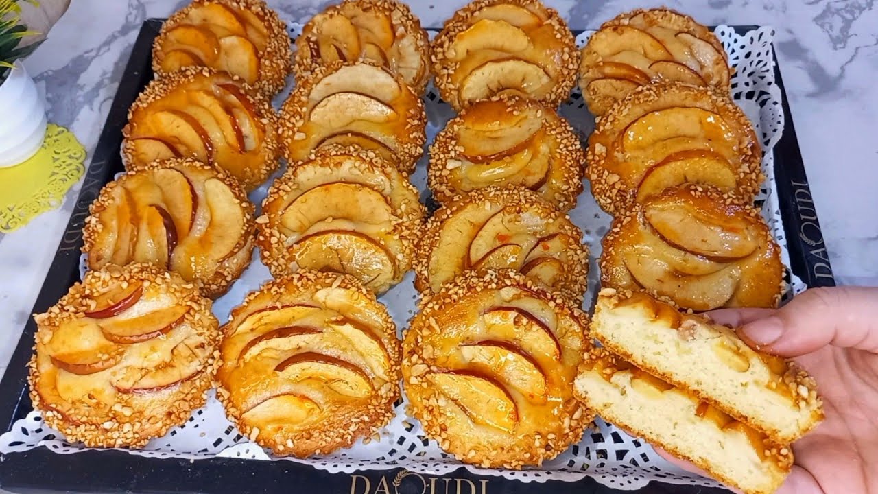 ميني كيك التفاح حضريهم في آخر لحظة خفاف هشاش يذوبو في الفم و المذاق يا سلام جربيهم و ردي عليا