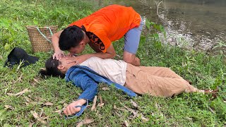 The girl fainted in the forest and was lucky to be helped by a kind man | Tiểu Sam