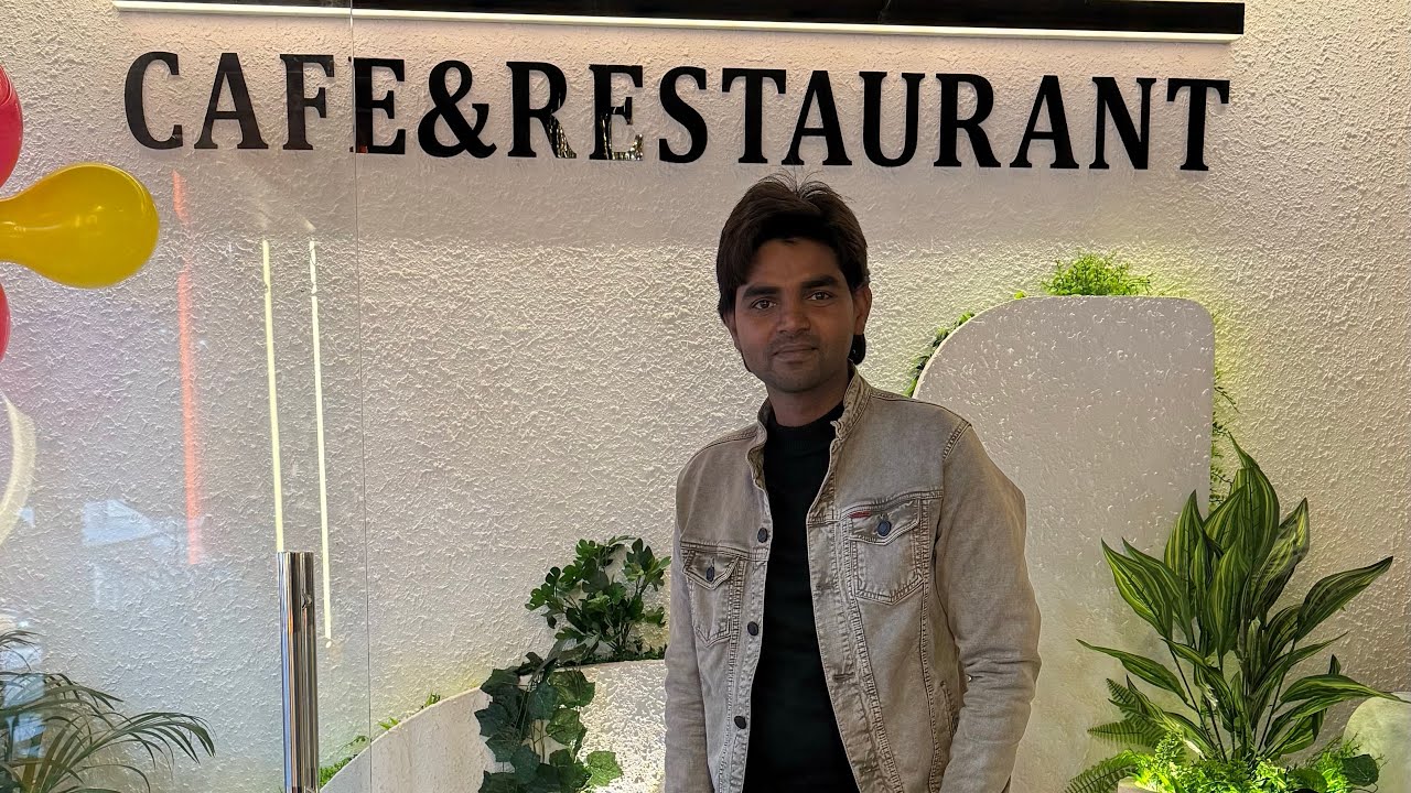 हम लोग आये restaurant की opening मैं 