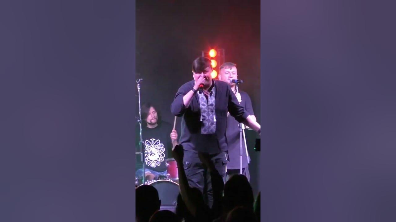 🎶 А ми тую червону калину підіймемо, А ми нашу славну Україну, гей, гей ...