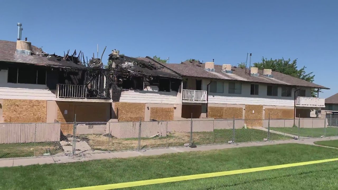 Dozens displaced after Albuquerque apartment fire - YouTube