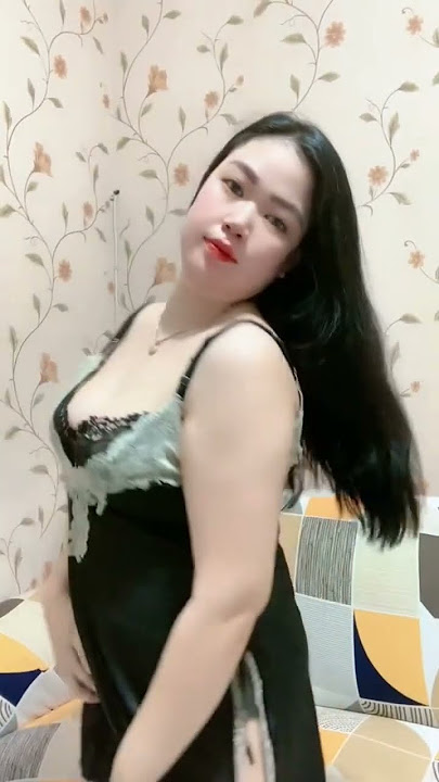 tante gemoy goyang pake lingerie hitam hot