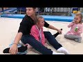 VLOG: Мама растягивает дочку акробатку/Mom does stretching daughter acrobat