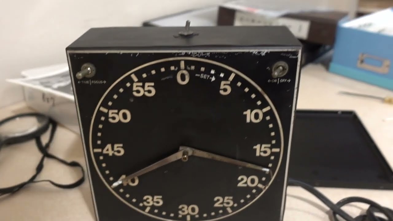 GraLab 暗室タイマー 時計 写真 現像室 GraLab Darkroom Timer Maintenance - YouTube