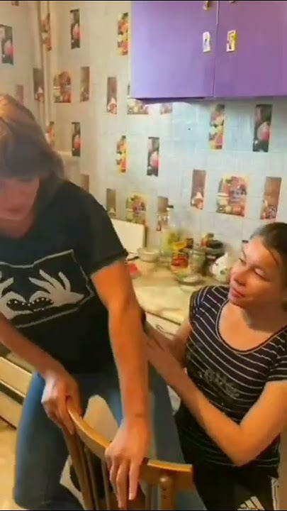 БЕЗУМНЫЙ ПАША. ИРИШКА ЧИКИ ПИКИ И КРАСОТКА ИРА НЕ СМОГЛИ ПОДЕЛИТЬ СТУЛ ...