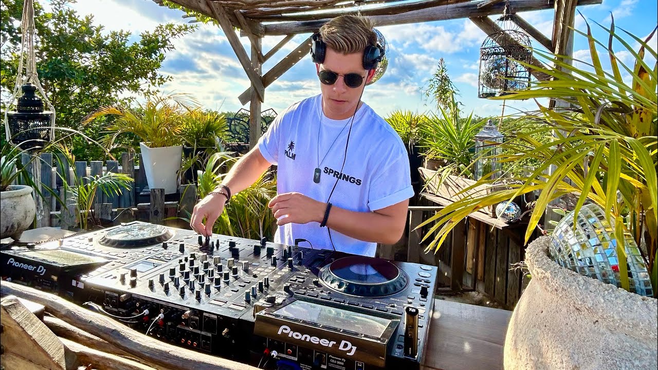 Jeff Bay JEFF BAY I Tech House Tulum Sunset Mix 2024 | By @EPHIMERATulum - YouTube