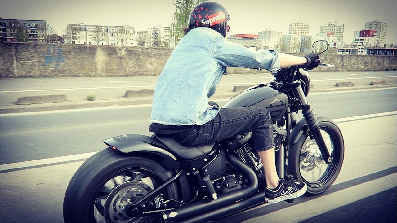 Harley-Davidson 写真集 Harley Davidson Pin Up Jigsaw Puzzle by Stefano Senise