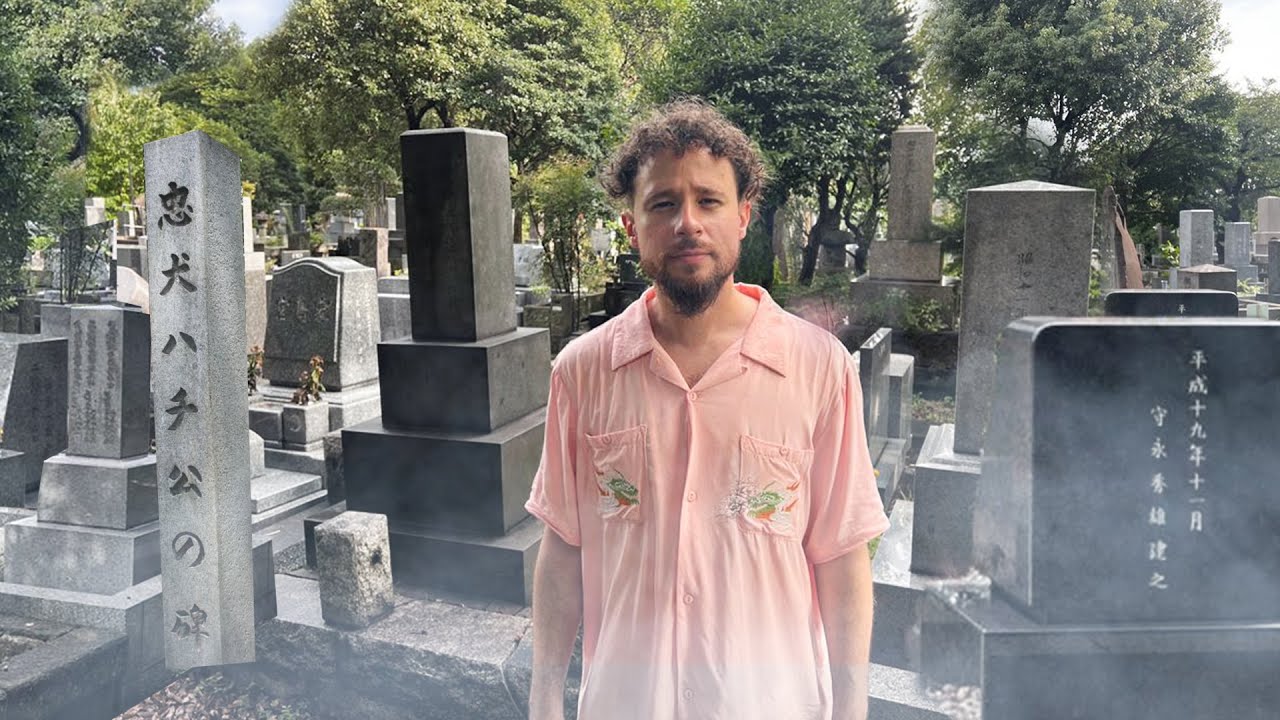 Recorriendo un cementerio en Japón | Leyendas y costumbres