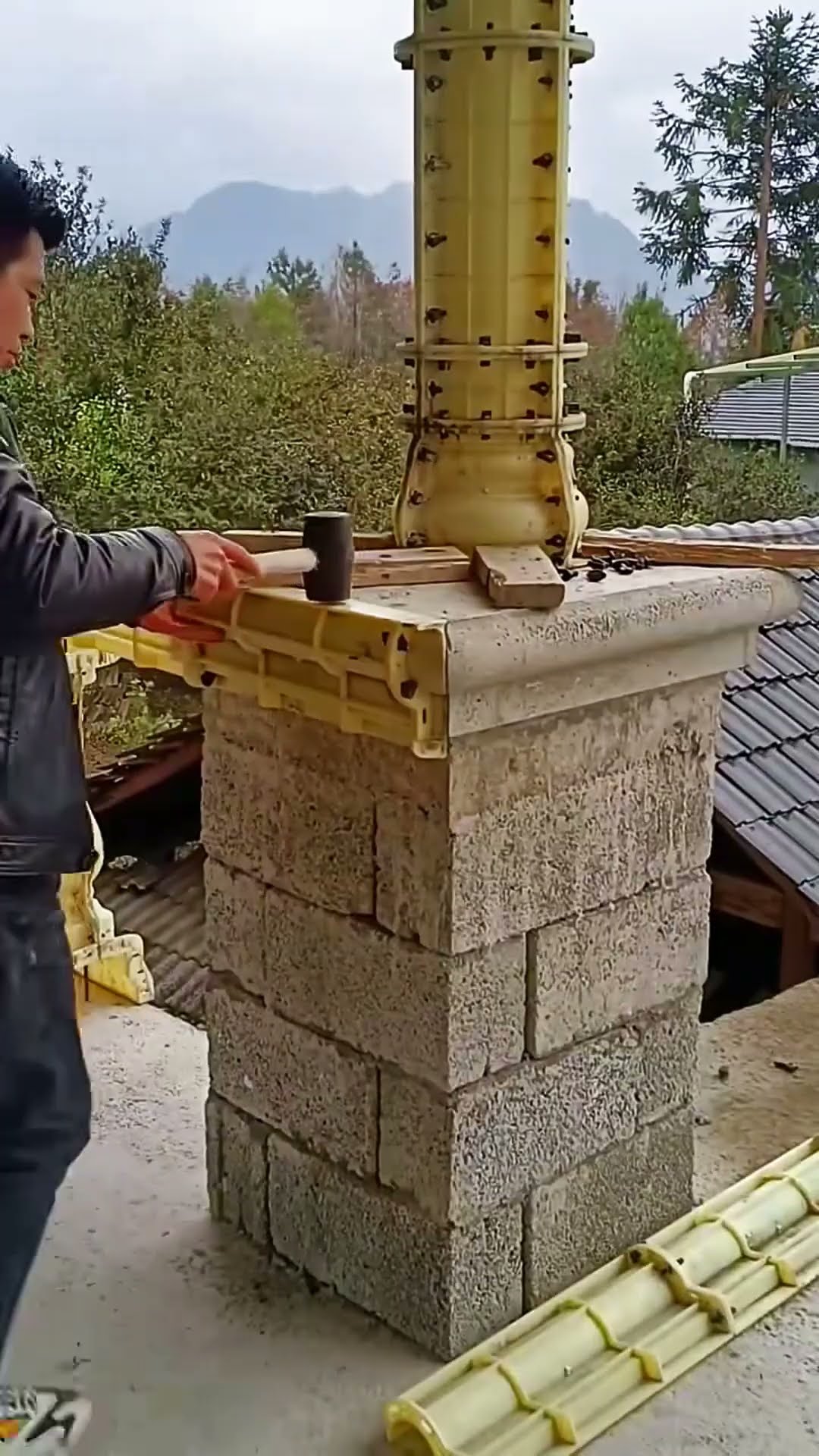 Mold removal process of concrete pillar mesa- Good tools and machinery make work easy