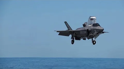 UK OPERATIONAL F-35 JETS MARK FIRST LANDING ON HMS QUEEN ELIZABETH