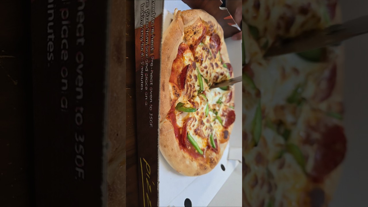 Pizza Peperoni green Peppers 🍕😋 