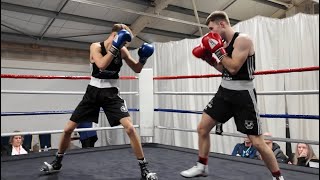 Play video: OLIVER JONES 🆚 FREDDIE BROOKS #boxingtraining #boxing #boxingfans 