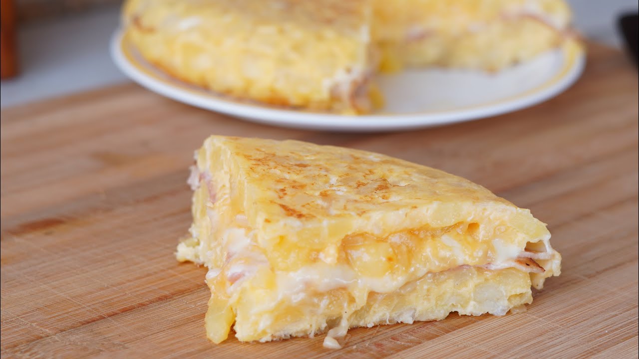 Tortilla de patatas con bacon y queso